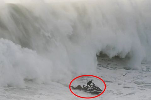 Nazaré: Surfer-Rettung per Jetski – Wie kommt man aus dieser Monsterwelle lebend raus?