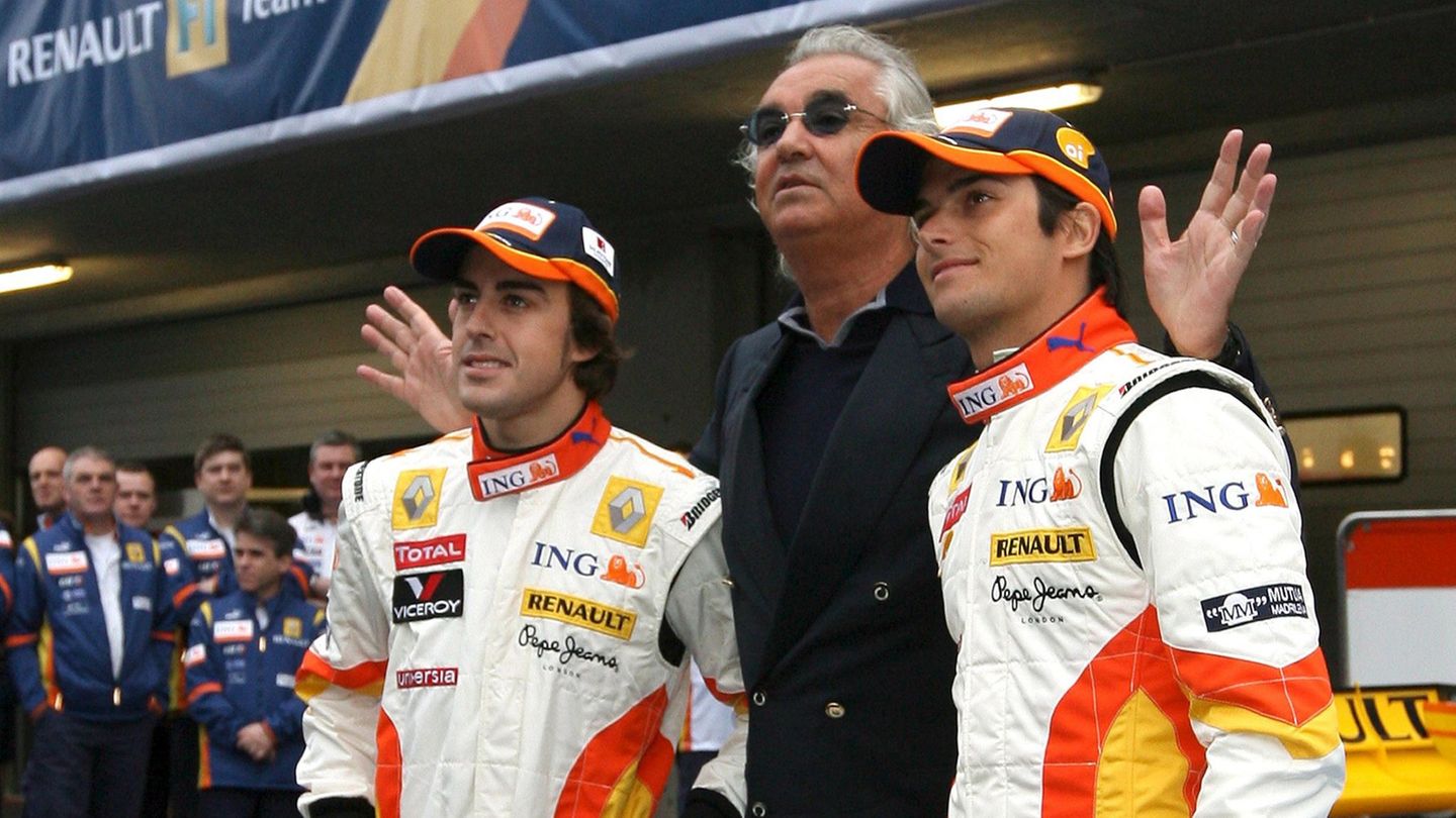 Königsklasse des Motorsports: Ein dunkles Kapitel der Formel-1-Geschichte schreiben 2009 Renault-Teamchef Flavio Briatore und seine Fahrer Fernando Alonso (l.) und Nelson Piquet Jr.. Beim Grand Prix in Singapur verursacht Piquet absichtlich einen Unfall, damit Alonso, damals schon zweimaliger Weltmeister, gewinnen kann. Ein dunkles Kapitel der Formel-1-Geschichte schreiben 2009 Renault-Teamchef Flavio Briatore und seine Fahrer Fernando Alonso (l.) und Nelson Piquet Jr.. Beim Grand Prix in Singapur verursacht Piquet absichtlich einen Unfall, damit Alonso, damals schon zweimaliger Weltmeister, gewinnen kann.