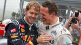 Die beiden größten deutschen Formel-1-Piloten 2012 in Sao Paulo: Michael Schumacher gratuliert Sebastian Vettel zum dritten WM-Titel. Schumacher kehrt 2010 in die Formel 1 zurück und fährt noch drei Jahre im Silberpfeil, einen Sieg holt er nicht mehr.