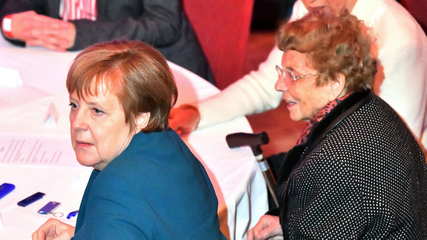 Zum Neujahrsempfang der Stadt Templin im Februar 2019 erschien Bundeskanzlerin Angela Merkel noch mit ihrer Mutter Herlind Kasner (r.)