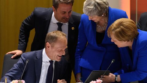 Donald Tusk, British, Theresa May und Angela Merkel beim Brexit-Gipfel