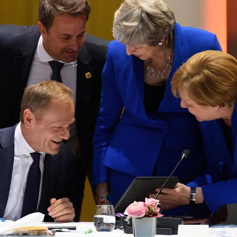 Donald Tusk, British, Theresa May und Angela Merkel beim Brexit-Gipfel
