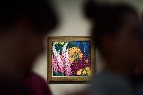 Das Kunstwerk "Blumengarten" von Emil Nolde auf einer Ausstellung in Halle