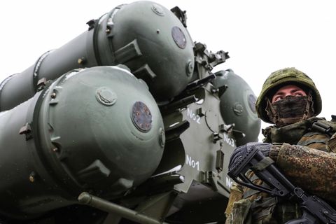 Die S-400 gilt als das beste Luftverteidigungssystem der Welt - zudem ist die S-400 wesentlich billiger als vergleichbare Waffen der USA.
