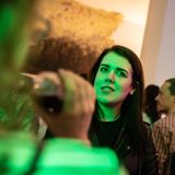 Alkohol schaltet den Kopf aus. Das schafft unsere Autorin nicht allein, stattdessen steht sie rum und denkt darüber nach, dass sie denkt. Anstrengend!