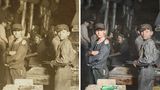 Zwei Jungen in zerrissener Kleidung