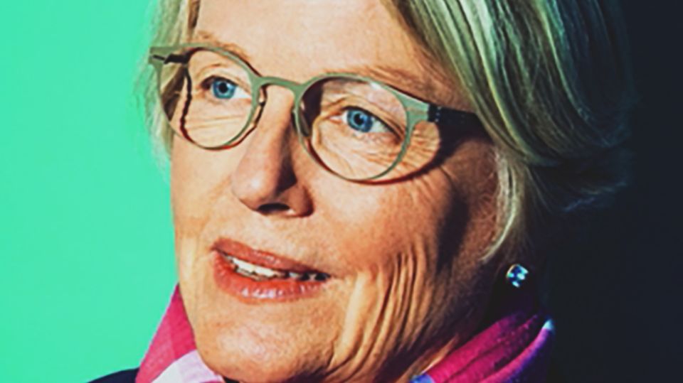 Debatte um Organspende: Claudia Wiesemann, 60, ist stellvertretende Vorsitzende des Deutschen Ethikrates. Der Rat ist ein unabhängiges Gremium, das aktuelle ethische Streitpunkte in der Gesellschaft diskutiert. Wiesemann ist auch Direktorin des Instituts für Ethik und Geschichte der Medizin an der Universität Göttingen. Claudia Wiesemann, 60, ist stellvertretende Vorsitzende des Deutschen Ethikrates. Der Rat ist ein unabhängiges Gremium, das aktuelle ethische Streitpunkte in der Gesellschaft diskutiert. Wiesemann ist auch Direktorin des Instituts für Ethik und Geschichte der Medizin an der Universität Göttingen.