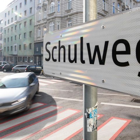 Die 13-jährige in Sachsen wurde auf dem Weg zur Schule gepackt (Symbolbild)