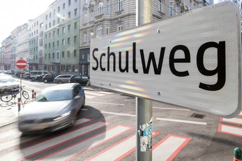 Die 13-jährige in Sachsen wurde auf dem Weg zur Schule gepackt (Symbolbild)