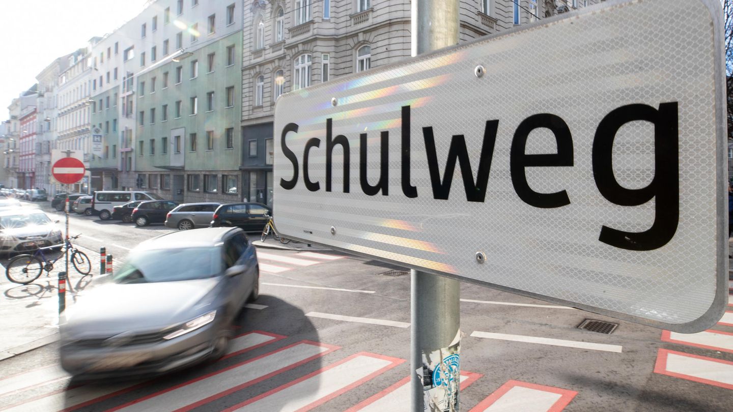 Die 13-jährige in Sachsen wurde auf dem Weg zur Schule gepackt (Symbolbild)