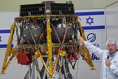Israels Raumsonde "Beresheet" mit der Mondlandefähre bei der Pressevorführung bei Tel Aviv