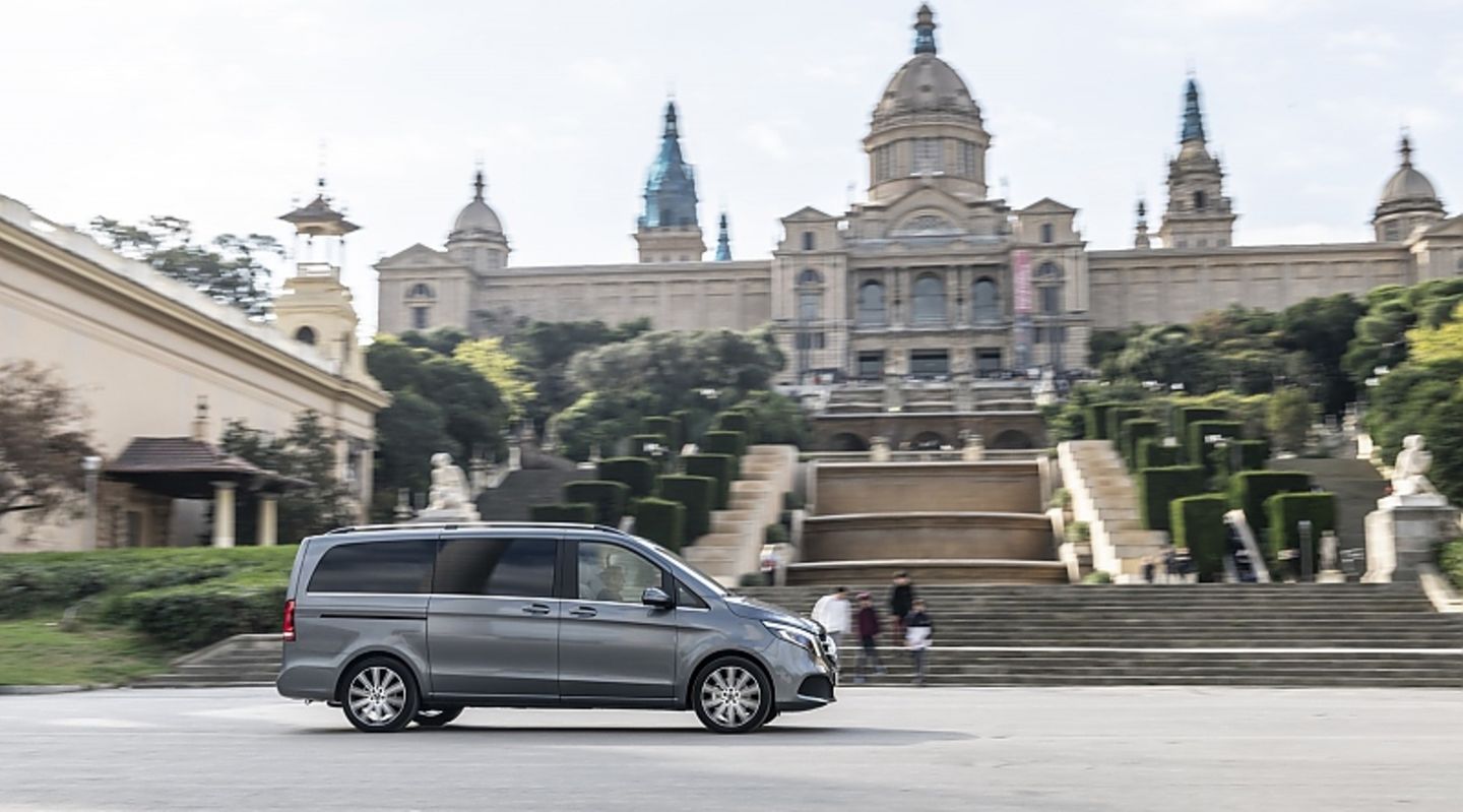 Mercedes V 300d - mindestens 4,90 Meter lang