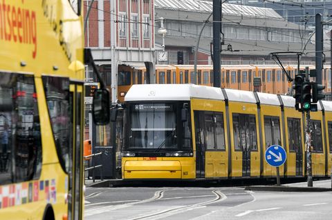 Im Nahverkehr soll künftig deutschlandweit eine App zum Fahrscheinkauf reichen