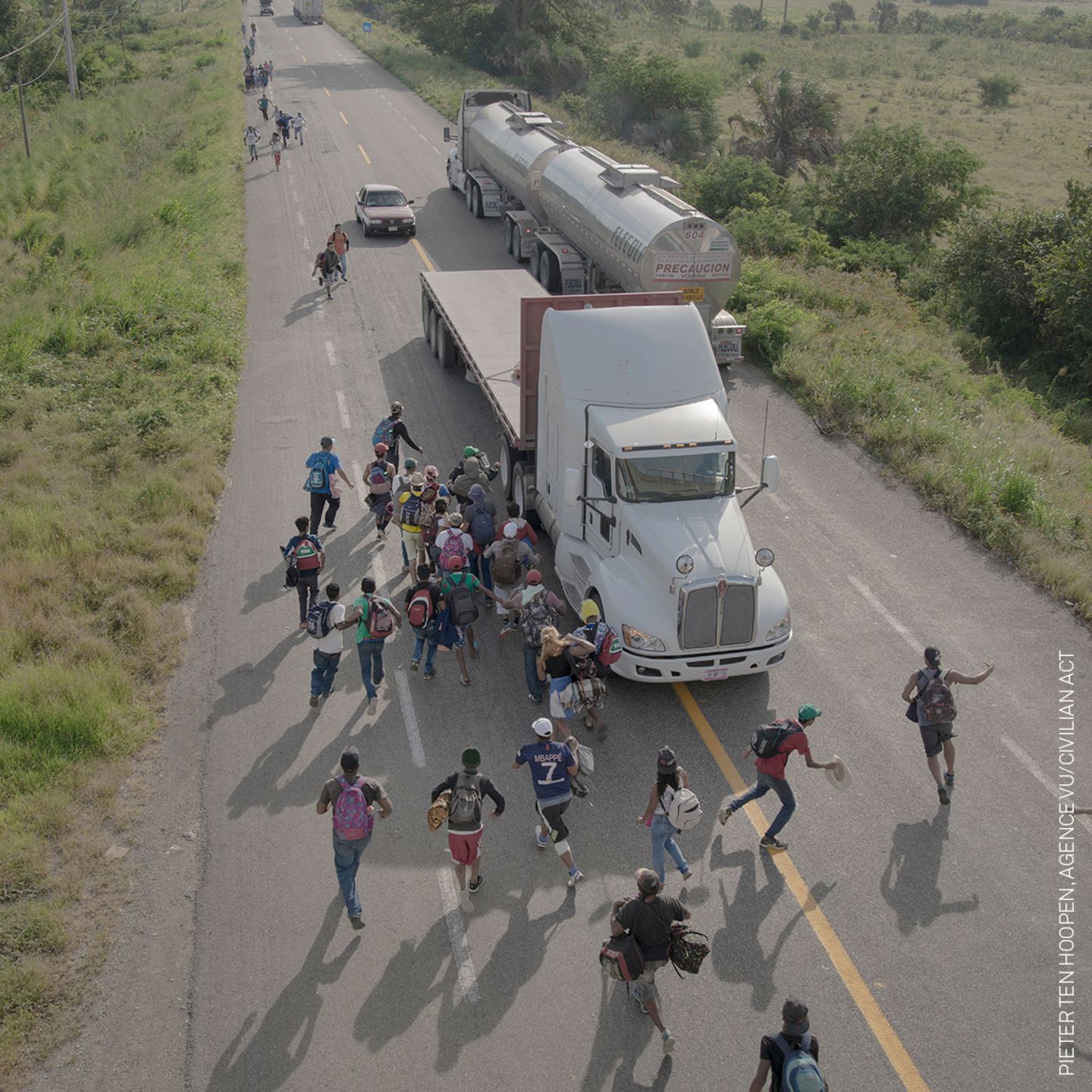 Gewinner in der Kategorie Story of the Year: Immigranten rennen zu einem Truck, der nahe des mexikanischen Ortes Tapanatepec gestoppt hat. Sie hoffen, auf der Ladefläche einen Platz zu finden, um so ihren Weg zur US-Grenze fortsetzen zu können.