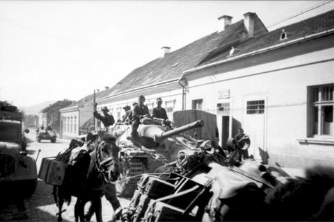 Dieser Hetzer wurde 1944 in Ungarn aufgenommen.