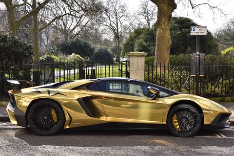 Ein Lamborghini mit goldfarbener Folie - ein solches Auto hatte jüngst auch die Hamburger Polizei am Haken.