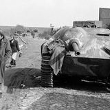 Mit der geringen Bauhöhe korrigierten die Deutschen die Fehler der Marder-Jagdpanzer, dei viel zu weit aufragten.