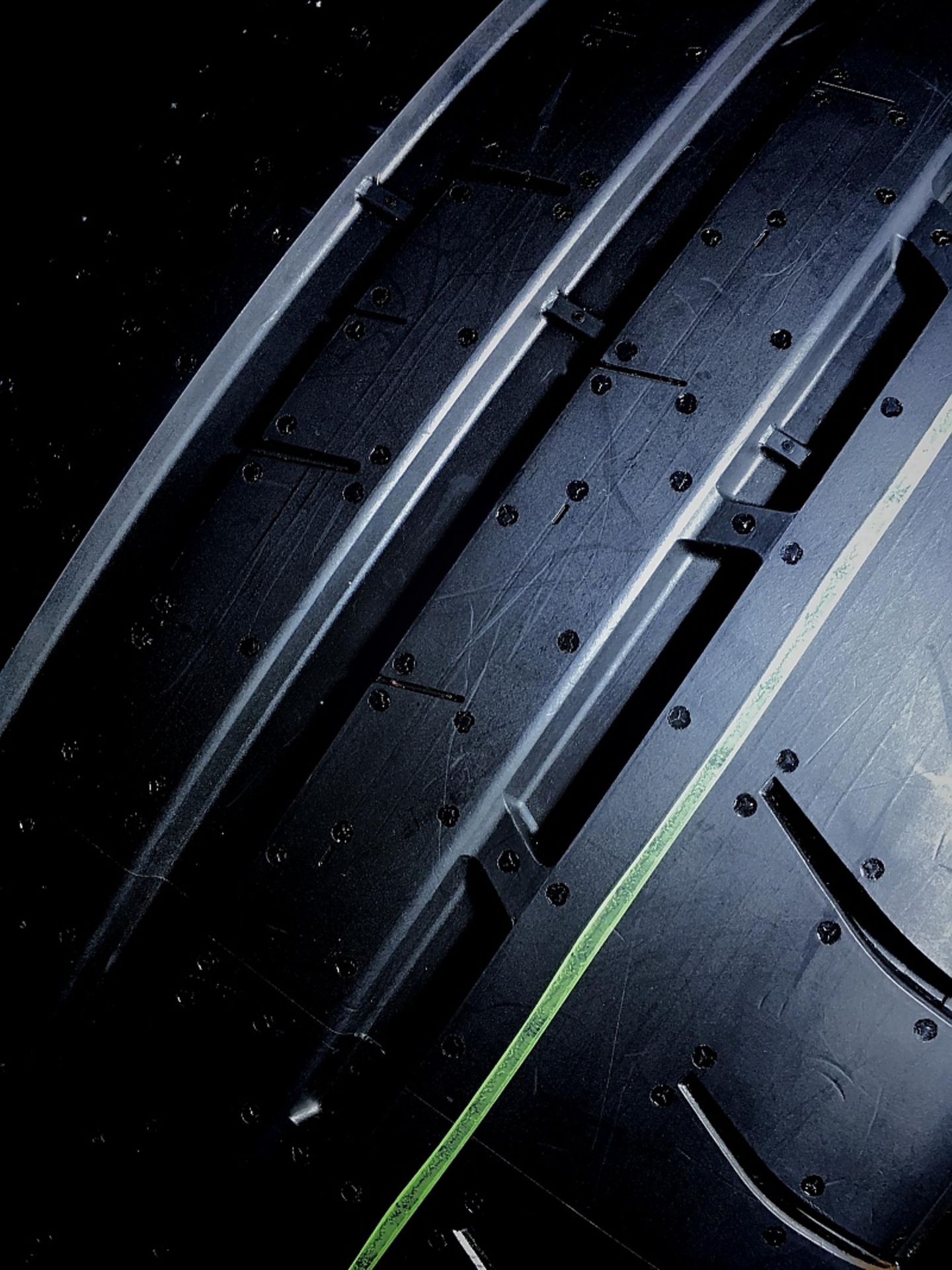 Kleine Brücken schaffen beim Goodyear Eagle F1 Supersport R stabilisierende Verbindungen über die Profilrille
