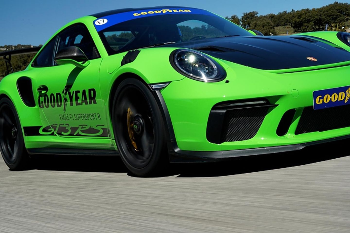 Mit dem Goodyear Eagle F1 und dem Porsche GT3 RS auf dem Ascari Race Track