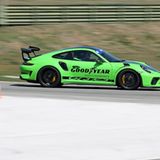 Mit dem Goodyear Eagle F1 und dem Porsche GT3 RS auf dem Ascari Race Track