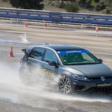 Der Goodyear Eagle F1 Asymmetric 5 auf der Nassstrecke