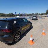 Slalom im VW Golf R mit dem Goodyear Eagle F1 auf dem Ascari Race Track