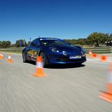 Der Alpine mit dem Goodyear Eagle F1 auf dem Ascari Race Track