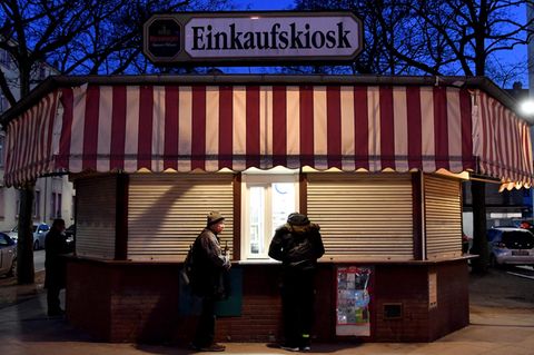 Eine Kioskverkäuferin hat einen Räuber in die Flucht geschlagen (Symbolbild)