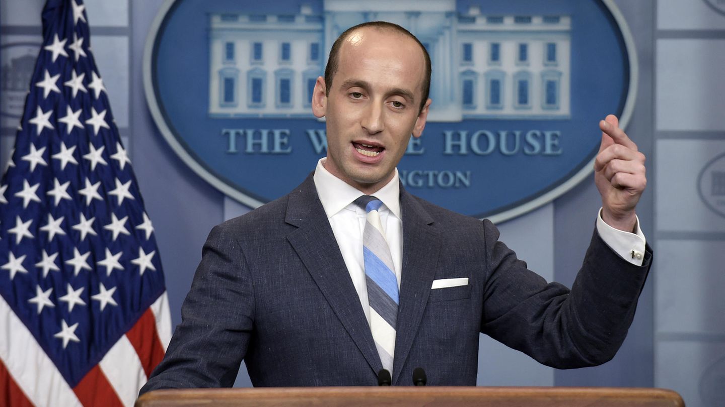 Stephen Miller im Briefing Room des Weißen Hauses