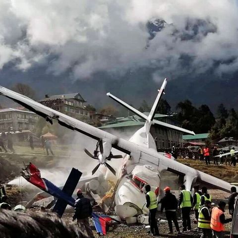 Crash beim Start in Lukla: Dias Wrack der zweiten verunglückten Let L-410 der Summit Air