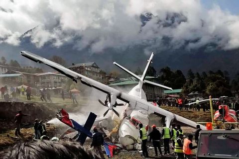 Crash beim Start in Lukla: Dias Wrack der zweiten verunglückten Let L-410 der Summit Air