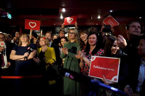 Finnische Sozialdemokraten feiern den Sieg