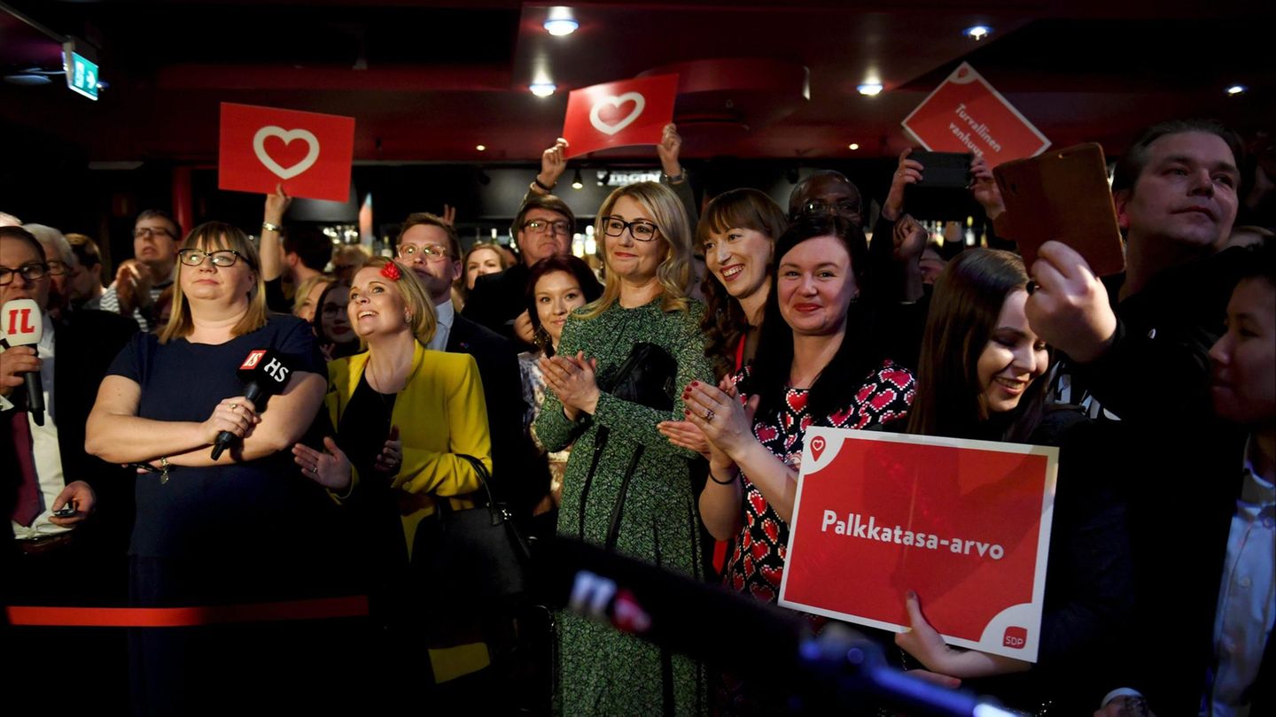 Finnische Sozialdemokraten feiern den Sieg