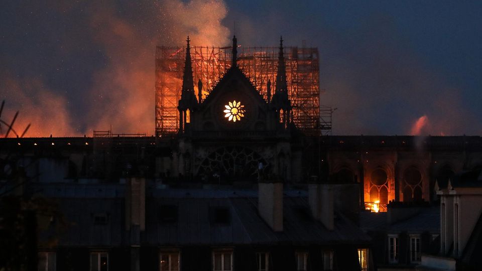 Der Brand der Notre Dame hat weltweit Entsetzten ausgelöst Der Brand der Notre Dame hat weltweit Entsetzten ausgelöst