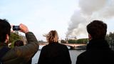 Die Rauchschwaden sind von weit her zu sehen