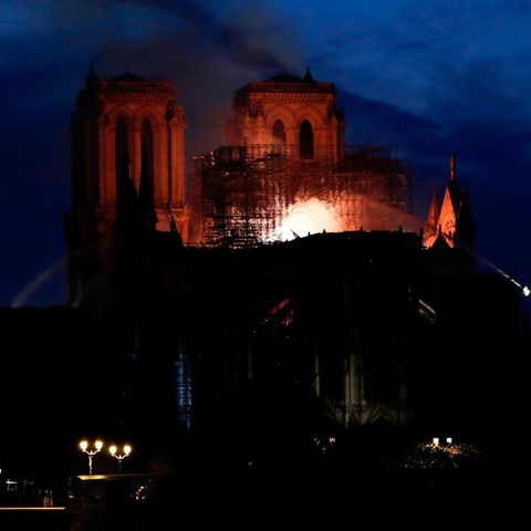 Das "Herz von Paris" steht in Flammen - Notre-Dame brennt. Als einer der Ersten reagiert am Montagabend Präsident Emmanuel Macron, der auf Twitter schreibt, er teile die "Gefühle einer ganzen Nation".