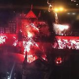 Ein Bild von oben zeigt, wie sehr die Flammen gewütet haben. 