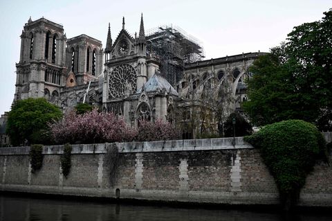 Notre-Dame am Dienstagmorgen: Das Feuer hat den Sakralbau im Herzen der französischen Hauptstadt schwer beschädigt