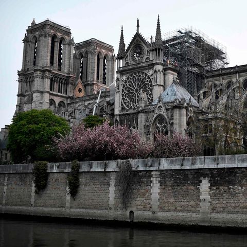Notre-Dame am Dienstagmorgen: Das Feuer hat den Sakralbau im Herzen der französischen Hauptstadt schwer beschädigt