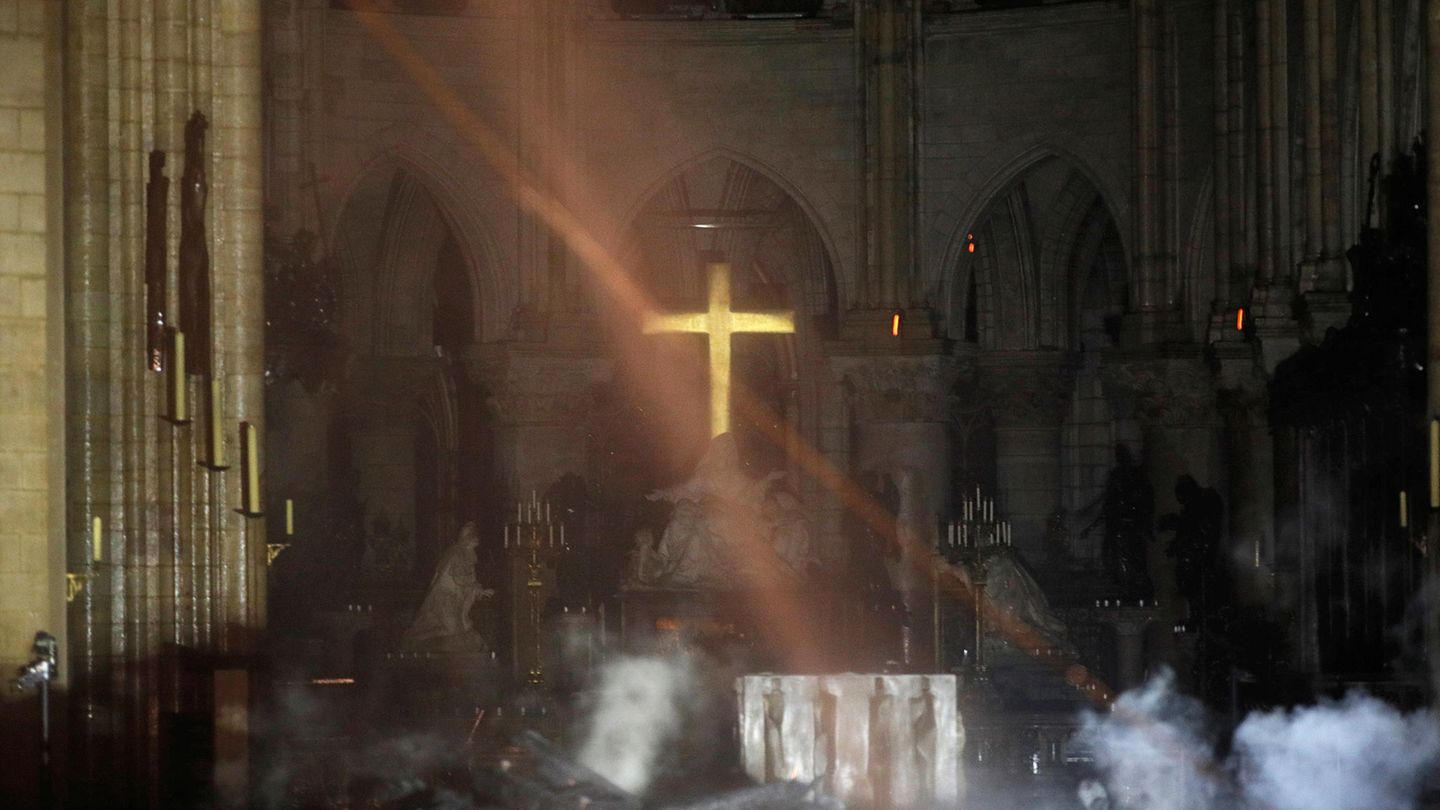 Notre-Dame - So Sieht Es Nach Dem Brand Im Inneren Der Kathedrale Aus ...