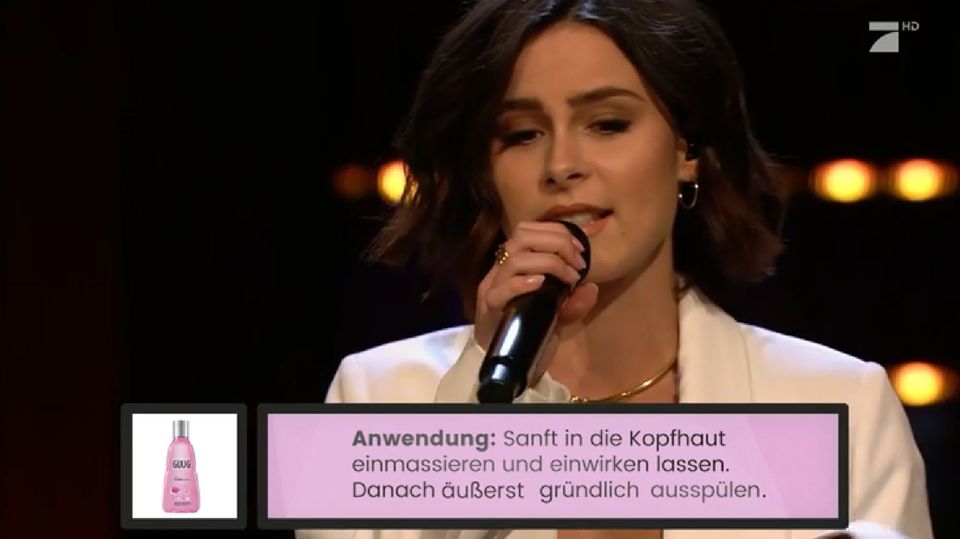 Lena Meyer-Landrut singt bei "Late Night Berlin" übers richtige Haare waschen