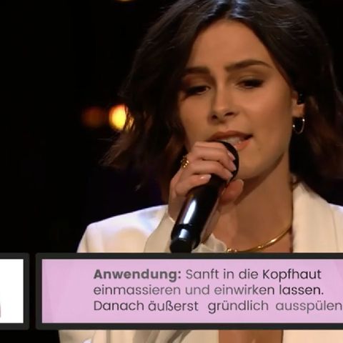 Lena Meyer-Landrut singt bei "Late Night Berlin" übers richtige Haare waschen