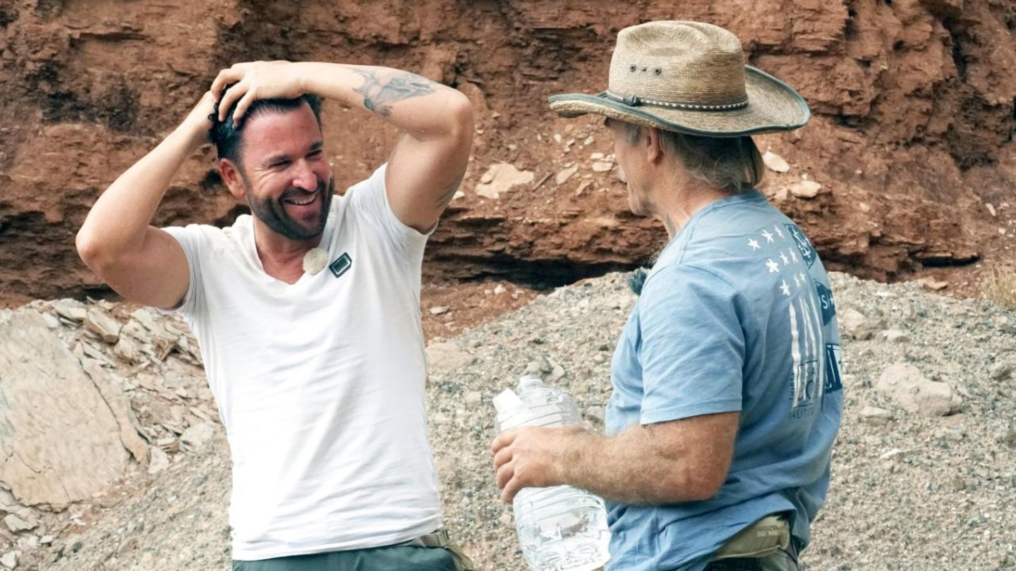 Michael Wendler und Konny Reimann gemeinsam in der Wüste