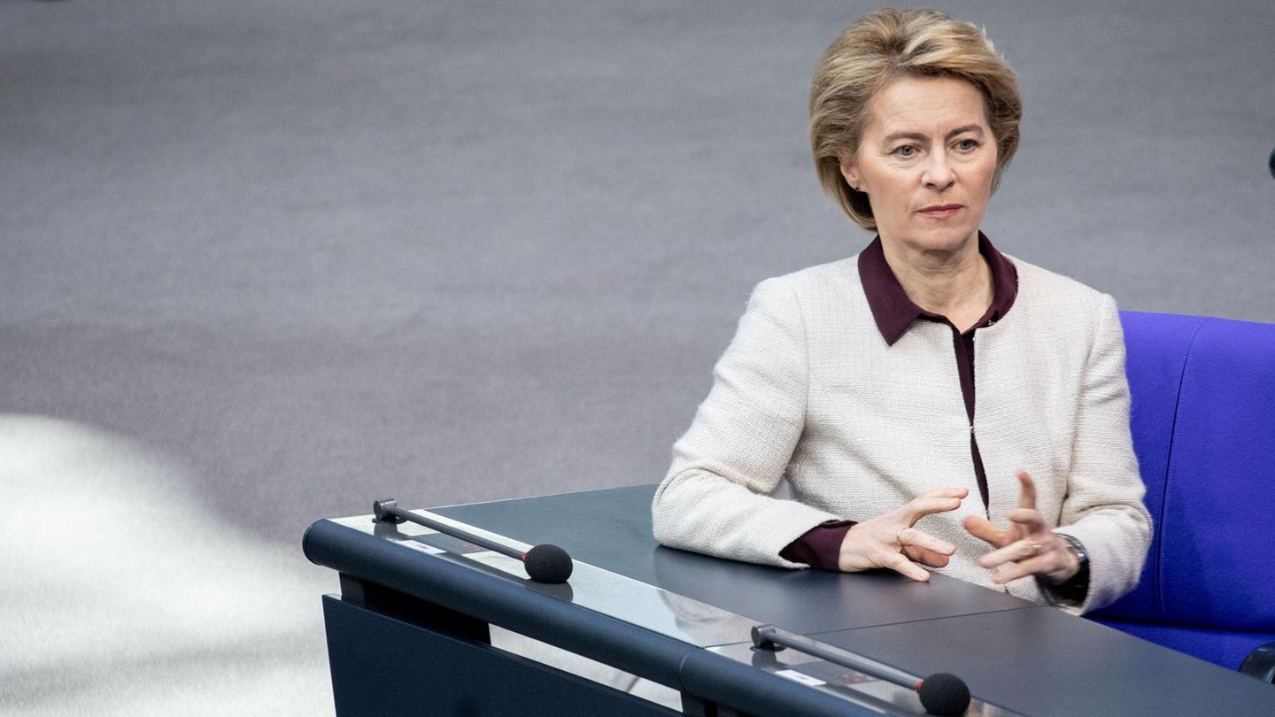Verteidigungsministerin Ursula von der Leyen Anfang des Monats bei einer Sitzung im Bundestag. Die Ministerin produziert seit Monaten mit einer Berateraffäre Negativschlagzeilen
