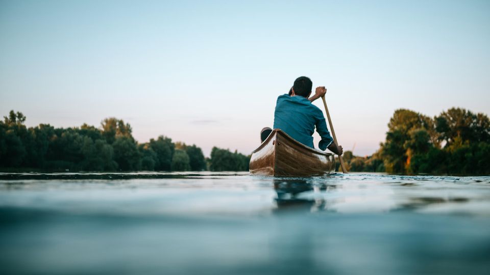 Frühlings-Tipps: Auf norddeutschem Gewässer: Die Tour führt am Flusslauf der Seeve entlang durch blühende Landschaften bis zur Horster Mühle Auf norddeutschem Gewässer: Die Tour führt am Flusslauf der Seeve entlang durch blühende Landschaften bis zur Horster Mühle