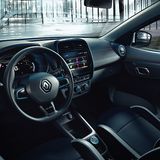 Das Cockpit ähnelt dem der europäischen Renault-Modelle
