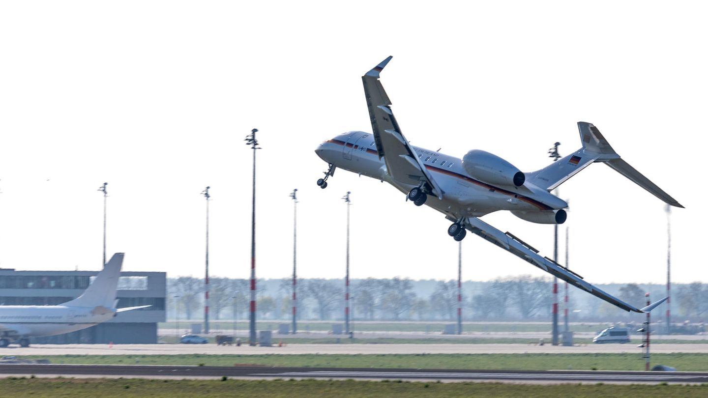 Regierungsflieger mit waghalsigem Manöver in Berlin-Schönefeld
