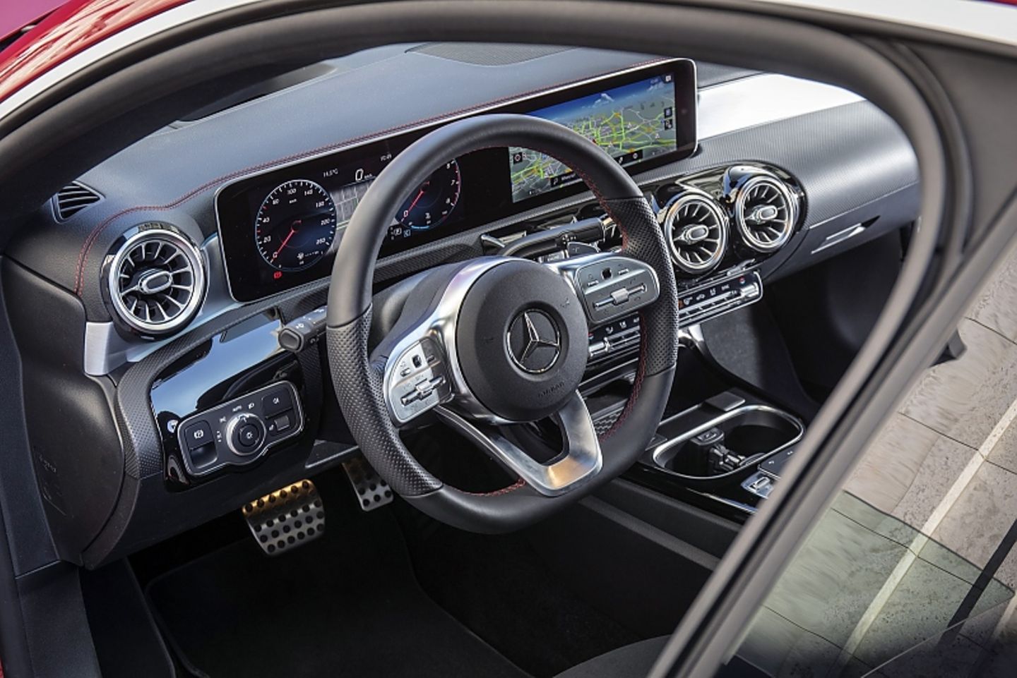 Mercedes CLA 250 4matic - Blick ins Cockpit