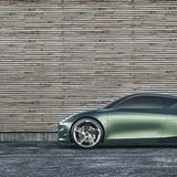 Trotz der vergleichsweise kompakten Abmessungen bietet die Studie vor allem vorne viel Platz