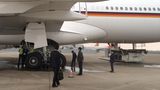 April 2016  Auf dem Flughafen der Millionenstadt Changsha in China wird der Regierungs-Airbus A340 "Konrad Adenauer" repariert. Bundesaußenminister Steinmeier verpasst wegen eines technischen Defekts den Auftakt des G7-Außenministertreffens in Hiroshima.